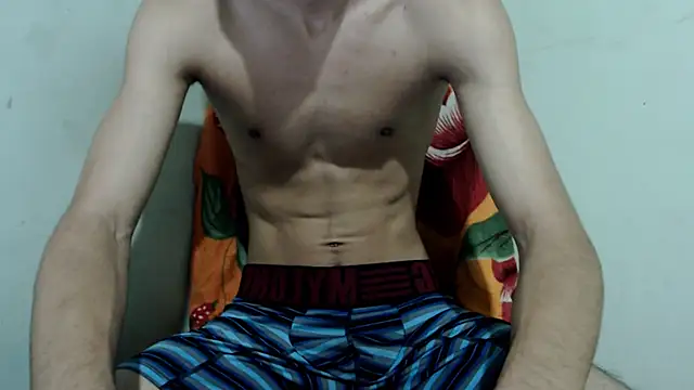 Snapshot of isaaclatino chatting on June 20, 2026, 5:45 am isaaclatino online show from June 20, 2026, 5:45 am