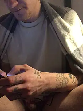 Snapshot of Simboxxx040 chatting on December 18, 2024, 8:09 am Simboxxx040 online show from December 18, 2024, 8:09 am