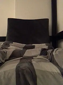 Snapshot of Simboxxx040 chatting on January 8, 2025, 5:27 am Simboxxx040 online show from January 8, 2025, 5:27 am