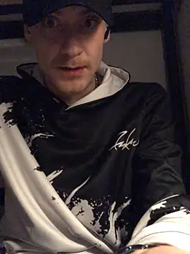 Snapshot of Simboxxx040 chatting on January 1, 2025, 5:22 am Simboxxx040 online show from January 1, 2025, 5:22 am