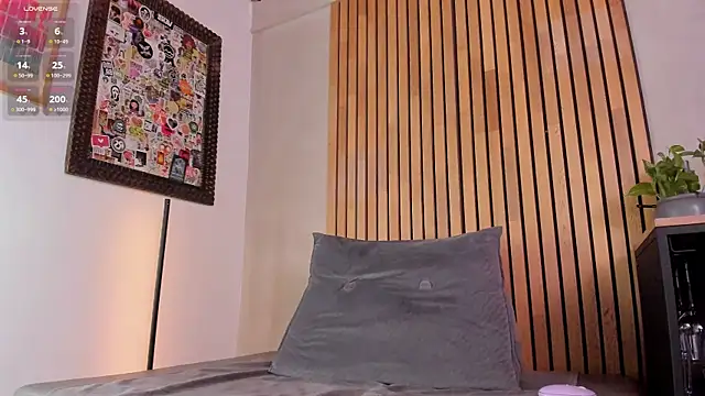 honeyhot69   online show from April 15, 2026, 11:49 am