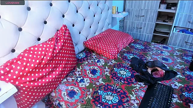 Snapshot of Krystal_Cruz chatting on February 28, 2025, 11:36 am Krystal Cruz online show from February 28, 2025, 11:36 am