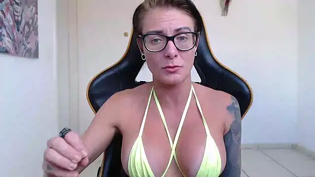 Snapshot of CrisBathoryxxx chatting on March 8, 2025, 11:05 am CrisBathoryxxx online show from March 8, 2025, 11:05 am