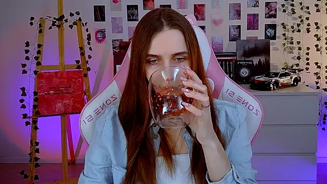 AliceCharmy online show from March 20, 2025, 5:15 pm