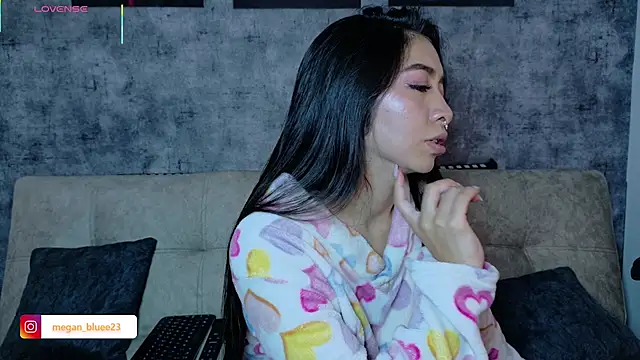 megan bluee23 online show from April 13, 2026, 2:54 pm