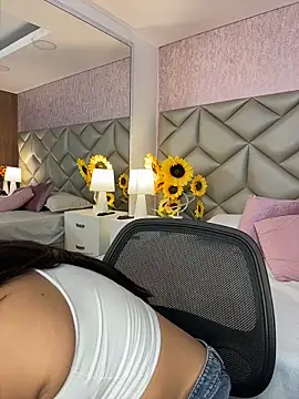 Snapshot of Brenda_Garcia chatting on November 30, 2025, 12:17 pm Brenda Garcia online show from November 30, 2025, 12:17 pm