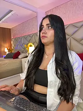 Snapshot of Brenda_Garcia chatting on November 11, 2025, 8:36 pm Brenda Garcia online show from November 11, 2025, 8:36 pm