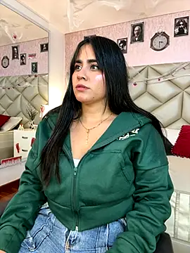 Snapshot of Brenda_Garcia chatting on October 28, 2025, 8:19 pm Brenda Garcia online show from October 28, 2025, 8:19 pm