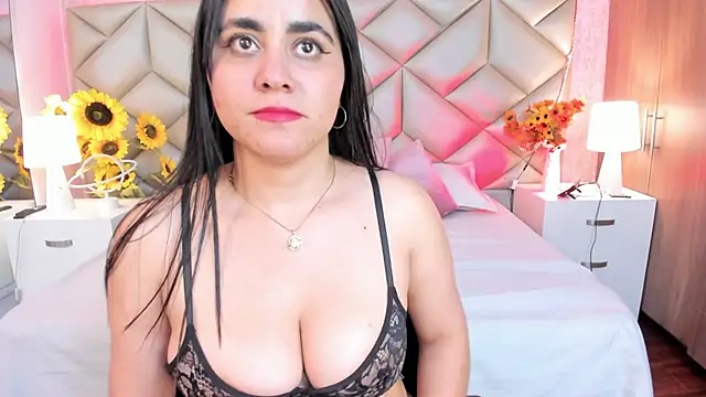 Snapshot of Brenda_Garcia chatting on November 27, 2025, 8:09 pm Brenda Garcia online show from November 27, 2025, 8:09 pm