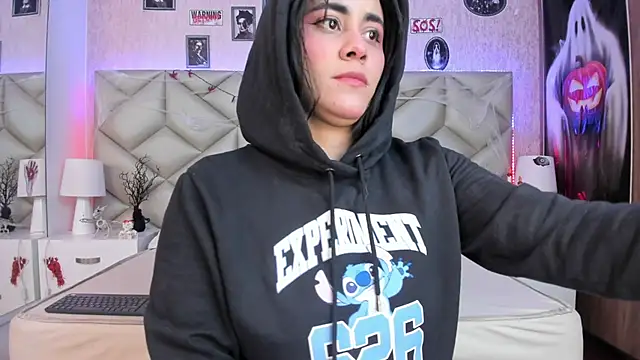 Snapshot of Brenda_Garcia chatting on October 22, 2025, 8:08 pm Brenda Garcia online show from October 22, 2025, 8:08 pm