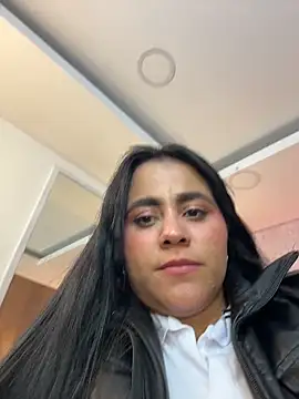 Snapshot of Brenda_Garcia chatting on November 21, 2025, 9:58 pm Brenda Garcia online show from November 21, 2025, 9:58 pm