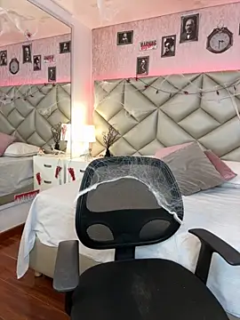 Snapshot of Brenda_Garcia chatting on October 19, 2025, 12:08 pm Brenda Garcia online show from October 19, 2025, 12:08 pm