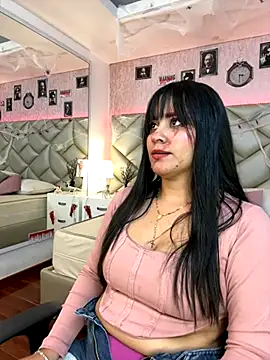 Snapshot of Brenda_Garcia chatting on October 17, 2025, 8:10 pm Brenda Garcia online show from October 17, 2025, 8:10 pm