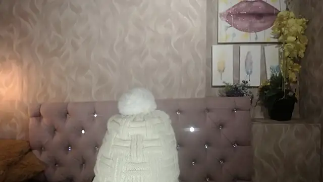 EmmaCowperr online show from January 8, 2026, 4:29 am