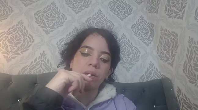 EmmaCowperr online show from March 21, 2025, 5:56 pm