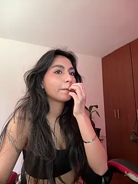 Snapshot of Dahian-peach chatting on April 18, 2026, 6:43 pm Dahian-peach online show from April 18, 2026, 6:43 pm