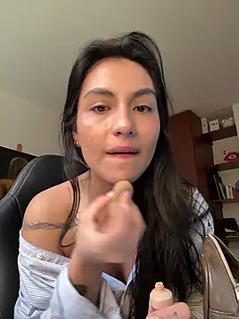 Snapshot of Dahian-peach chatting on May 6, 2026, 8:35 pm Dahian-peach online show from May 6, 2026, 8:35 pm