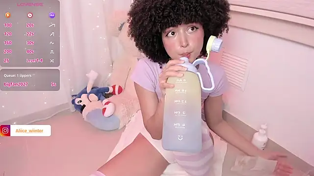 Snapshot of Alice_winter_ chatting on June 25, 2026, 5:12 am Alice winter online show from June 25, 2026, 5:12 am