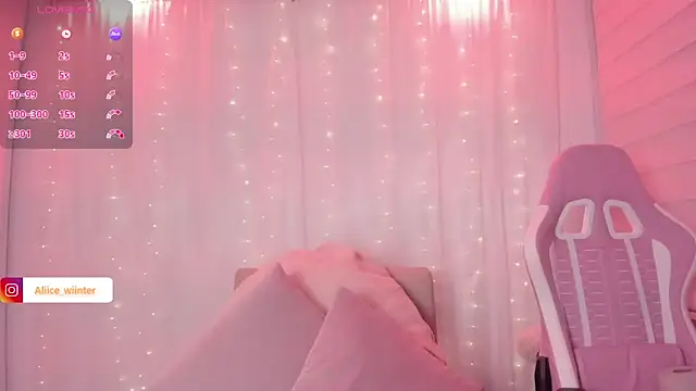 Snapshot of Alice_winter_ chatting on December 20, 2025, 6:22 pm Alice winter online show from December 20, 2025, 6:22 pm