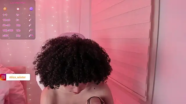 Snapshot of Alice_winter_ chatting on January 5, 2026, 8:12 pm Alice winter online show from January 5, 2026, 8:12 pm