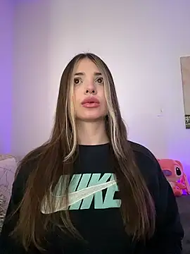 Ashleyjenner  online show from February 9, 2026, 12:25 pm