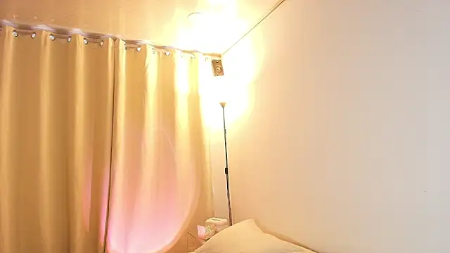 Snapshot of Evelyn_Bennett chatting on November 16, 2025, 5:17 pm Evelyn Bennett online show from November 16, 2025, 5:17 pm