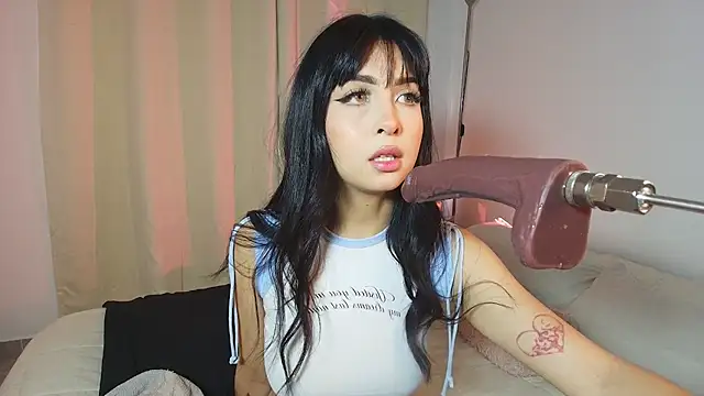 Snapshot of Evelyn_Bennett chatting on November 26, 2025, 5:35 pm Evelyn Bennett online show from November 26, 2025, 5:35 pm