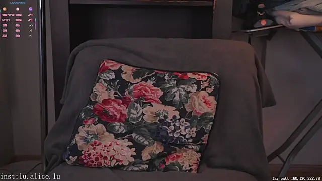 alicelu  online show from April 16, 2026, 5:30 am