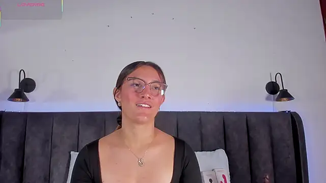 Ruth harvey  online show from October 19, 2025, 4:04 am