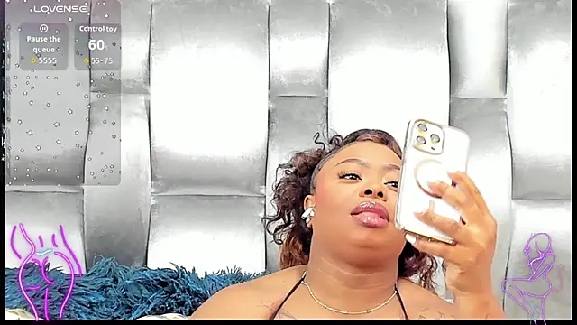 Snapshot of CamilaBenitez chatting on September 15, 2025, 10:10 pm CamilaBenitez online show from September 15, 2025, 10:10 pm