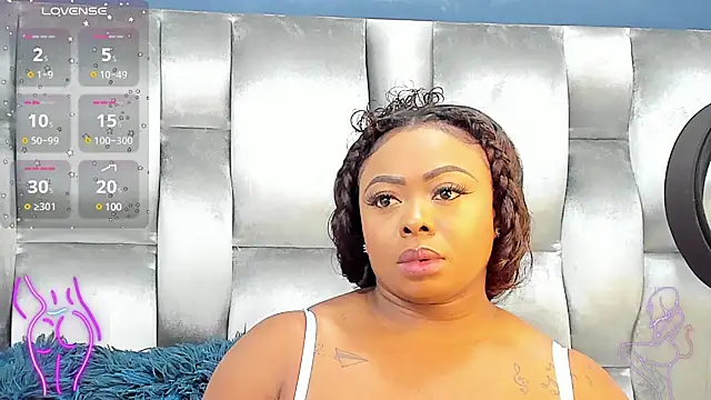 Snapshot of CamilaBenitez chatting on March 1, 2025, 10:10 pm CamilaBenitez online show from March 1, 2025, 10:10 pm