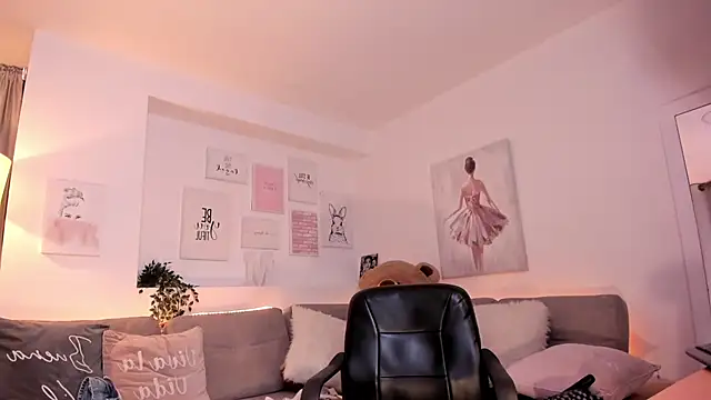 Snapshot of Nicolle_foxy chatting on February 18, 2025, 2:05 am Nicolle foxy online show from February 18, 2025, 2:05 am