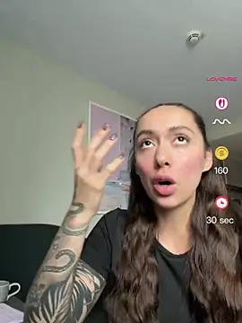 Snapshot of emiliasommer chatting on June 17, 2026, 12:26 pm emiliasommer online show from June 17, 2026, 12:26 pm