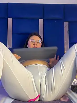 alice love052 online show from April 16, 2026, 4:13 am