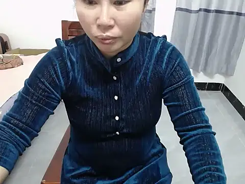 xiaoxuer online show from October 29, 2025, 3:38 am