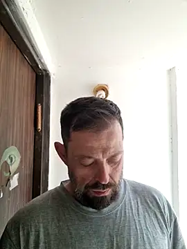 Snapshot of zefside42 chatting on November 6, 2025, 10:30 am zefside42 online show from November 6, 2025, 10:30 am