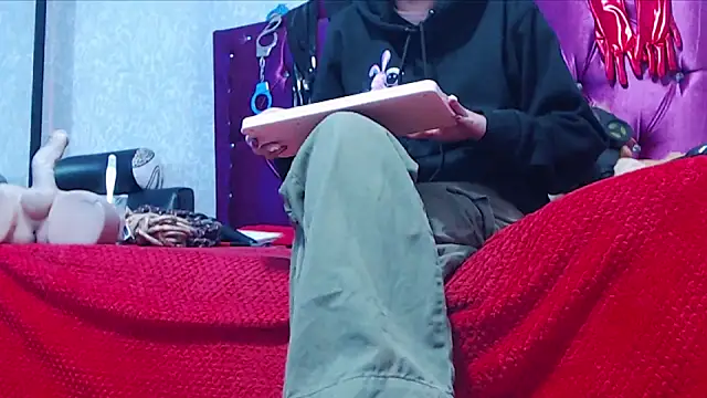 Snapshot of AyshaScott chatting on February 18, 2026, 12:56 pm AyshaScott online show from February 18, 2026, 12:56 pm