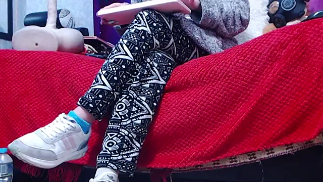 Snapshot of AyshaScott chatting on November 25, 2025, 12:27 pm AyshaScott online show from November 25, 2025, 12:27 pm