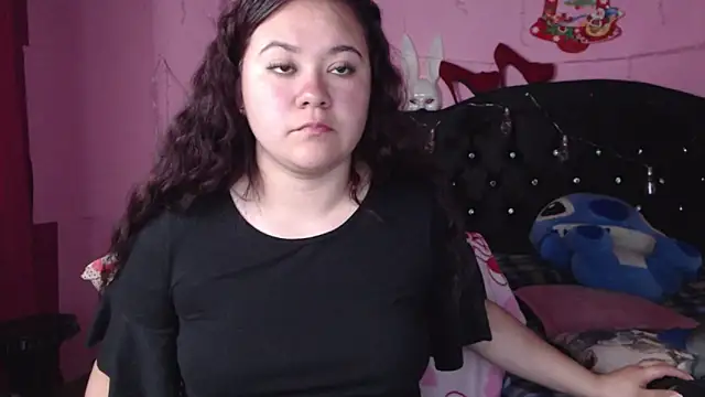 NikkiRous  online show from March 17, 2025, 3:40 pm