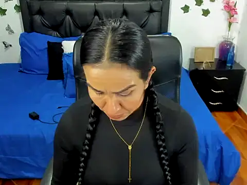 Snapshot of Violeta_stilll chatting on October 21, 2025, 7:02 pm Violeta stilll online show from October 21, 2025, 7:02 pm