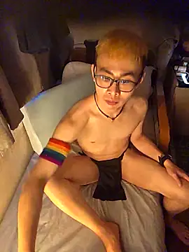 Snapshot of Moby_Yik chatting on April 20, 2026, 11:39 pm Moby Yik online show from April 20, 2026, 11:39 pm