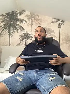 boy  ofc online show from October 28, 2025, 6:40 pm