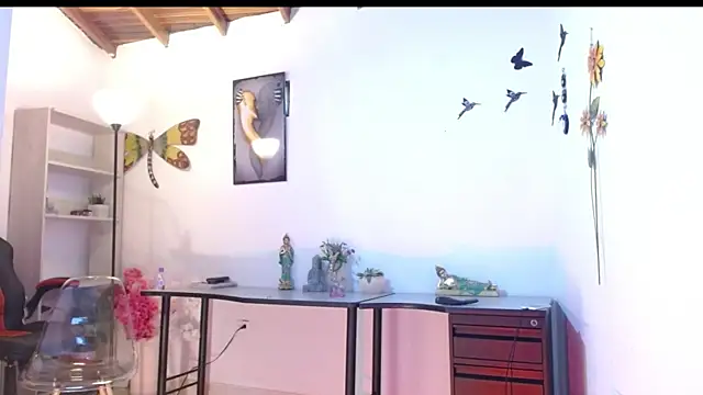 misspandora  online show from October 13, 2025, 3:46 pm