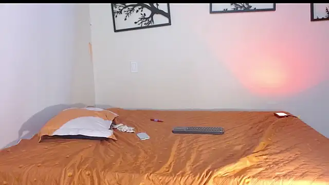 misspandora  online show from November 5, 2025, 1:14 pm