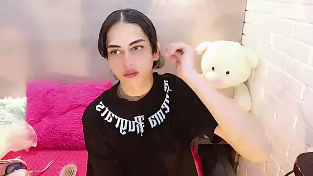 Daniela Pink  online show from October 23, 2025, 7:45 pm