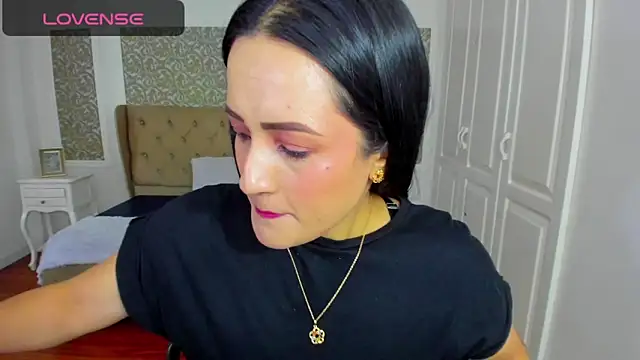Snapshot of KimWessel_ chatting on May 7, 2026, 7:17 pm KimWessel online show from May 7, 2026, 7:17 pm