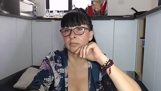 Snapshot of HellenLatin chatting on May 9, 2026, 8:45 pm HellenLatin online show from May 9, 2026, 8:45 pm