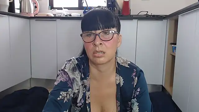 Snapshot of HellenLatin chatting on May 21, 2026, 7:11 pm HellenLatin online show from May 21, 2026, 7:11 pm