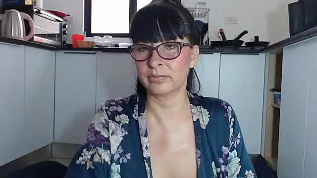 Snapshot of HellenLatin chatting on May 24, 2026, 9:36 pm HellenLatin online show from May 24, 2026, 9:36 pm