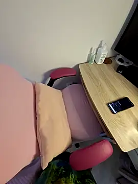 Snapshot of aubade246 chatting on September 21, 2025, 10:42 am aubade246 online show from September 21, 2025, 10:42 am